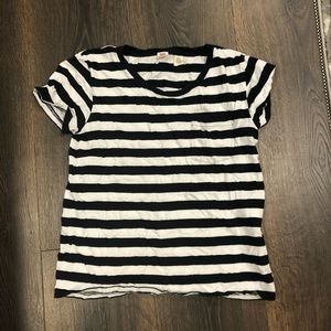 Levi’s Striped Tee Size Medium